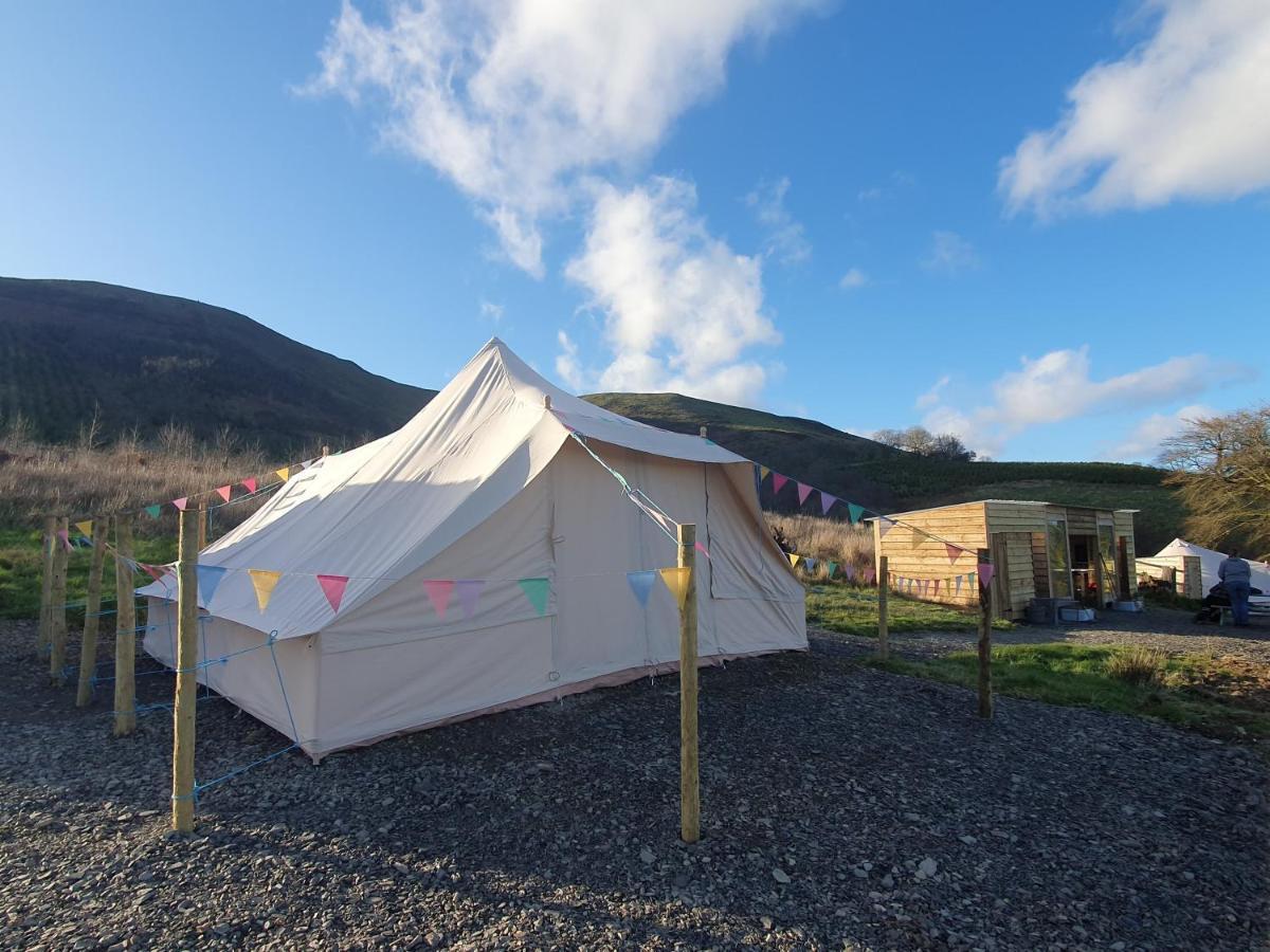 Готель Calon Y Goedwig Glamping Лландовері Екстер'єр фото