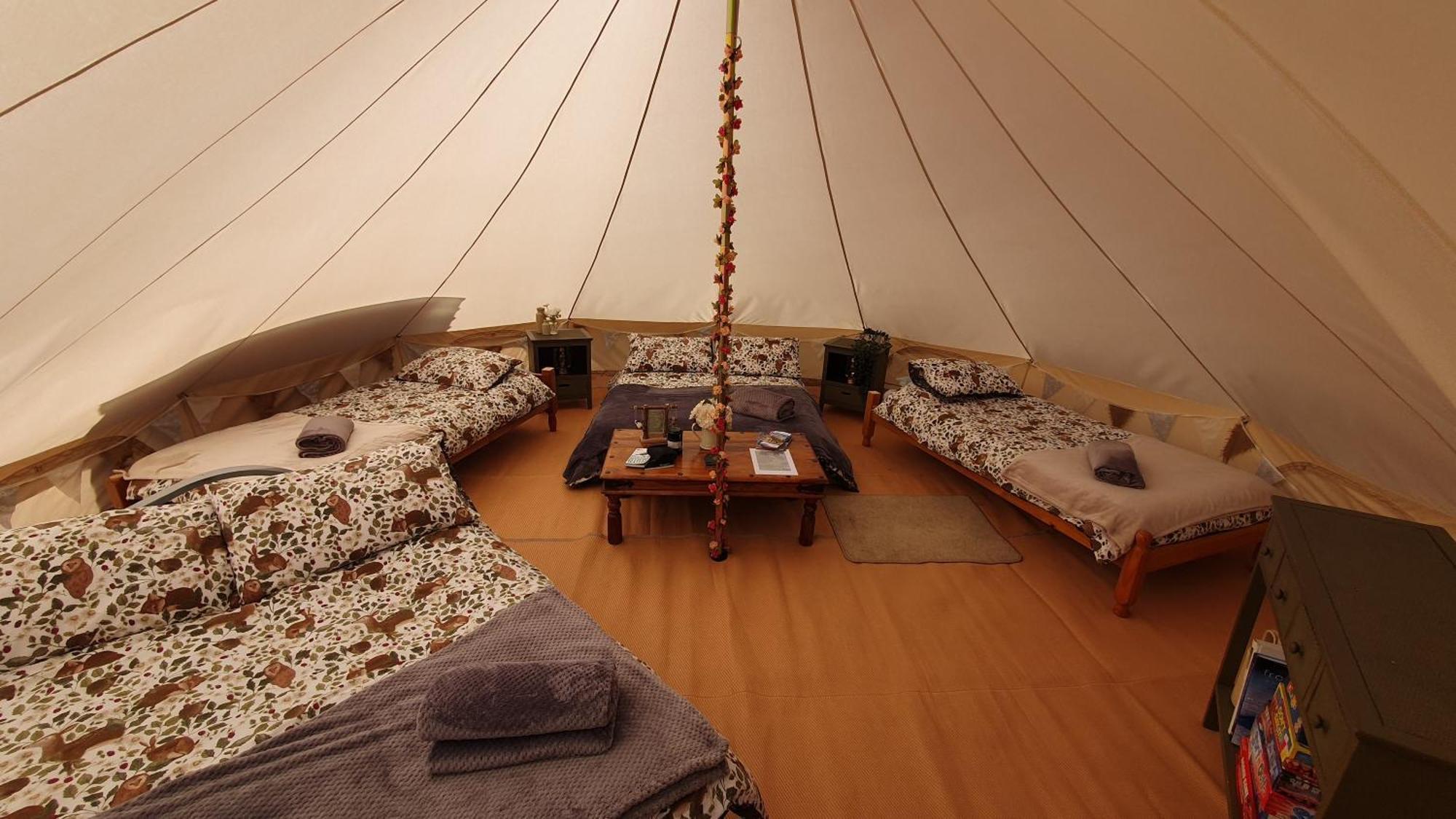 Готель Calon Y Goedwig Glamping Лландовері Екстер'єр фото