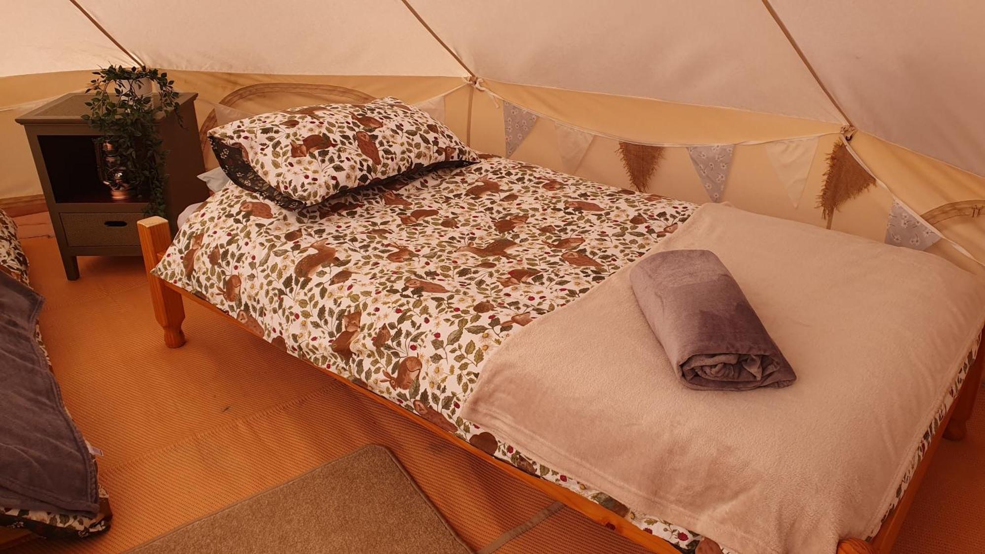 Готель Calon Y Goedwig Glamping Лландовері Екстер'єр фото