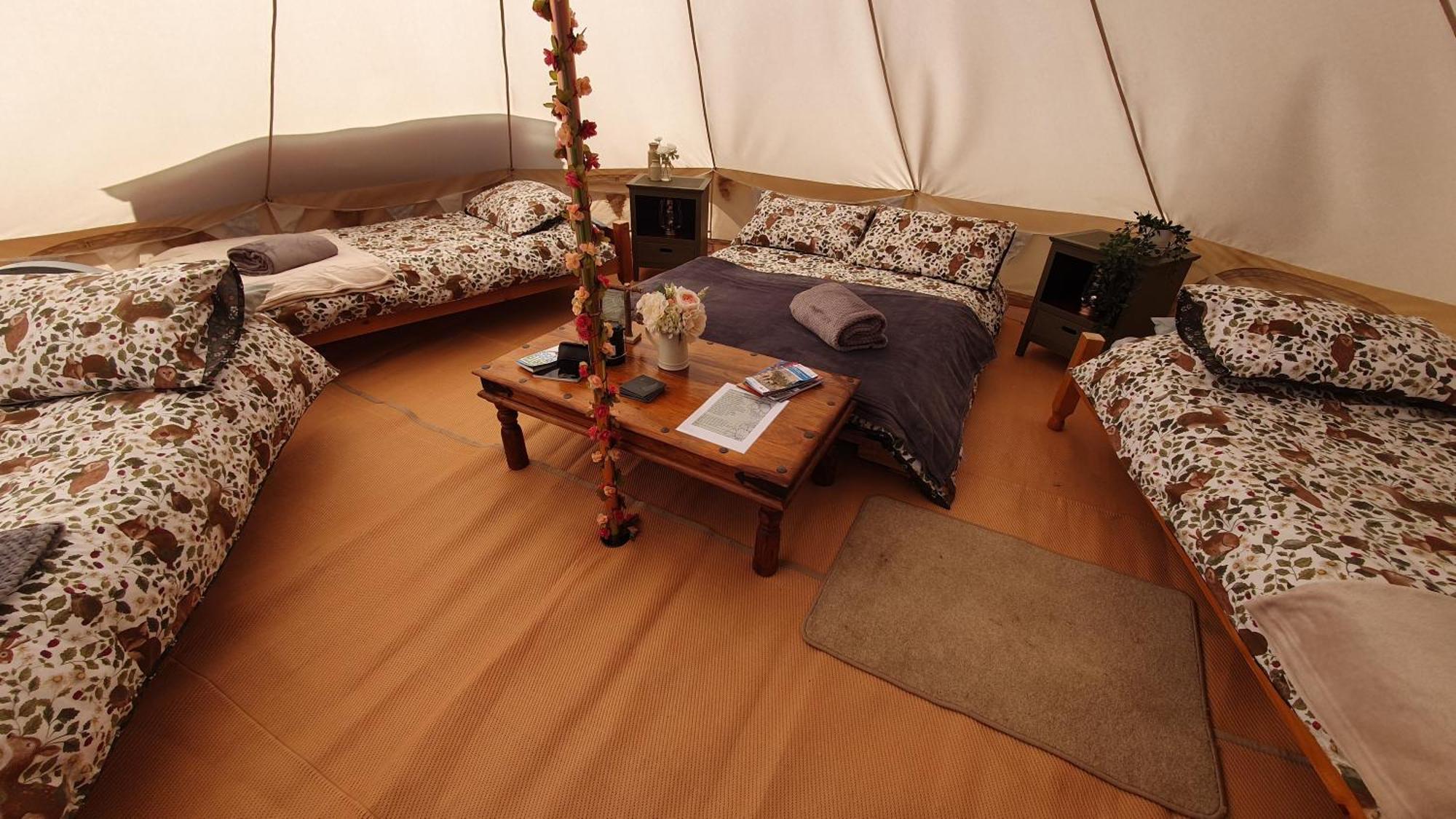 Готель Calon Y Goedwig Glamping Лландовері Екстер'єр фото