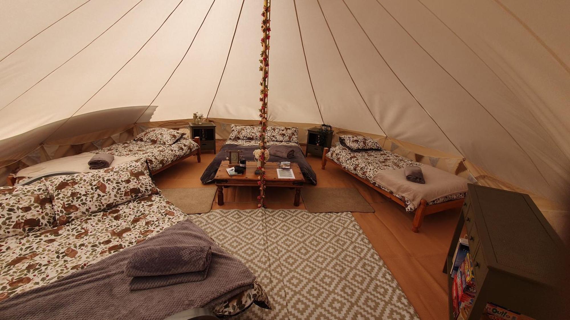 Готель Calon Y Goedwig Glamping Лландовері Екстер'єр фото