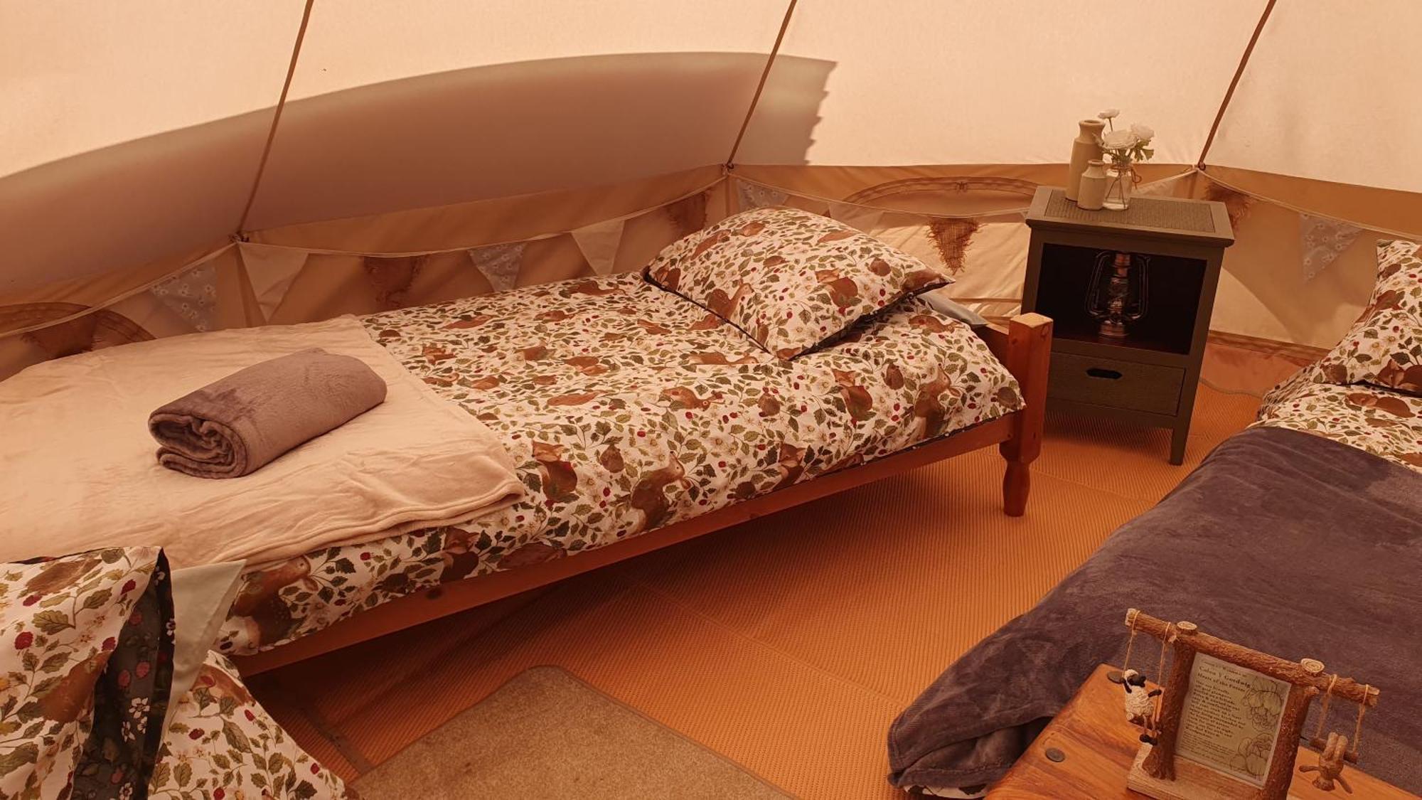 Готель Calon Y Goedwig Glamping Лландовері Екстер'єр фото