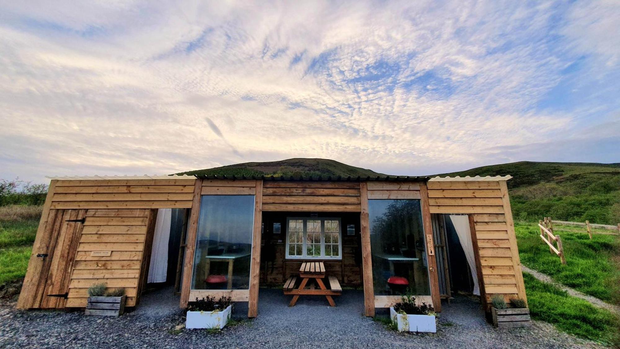 Готель Calon Y Goedwig Glamping Лландовері Екстер'єр фото