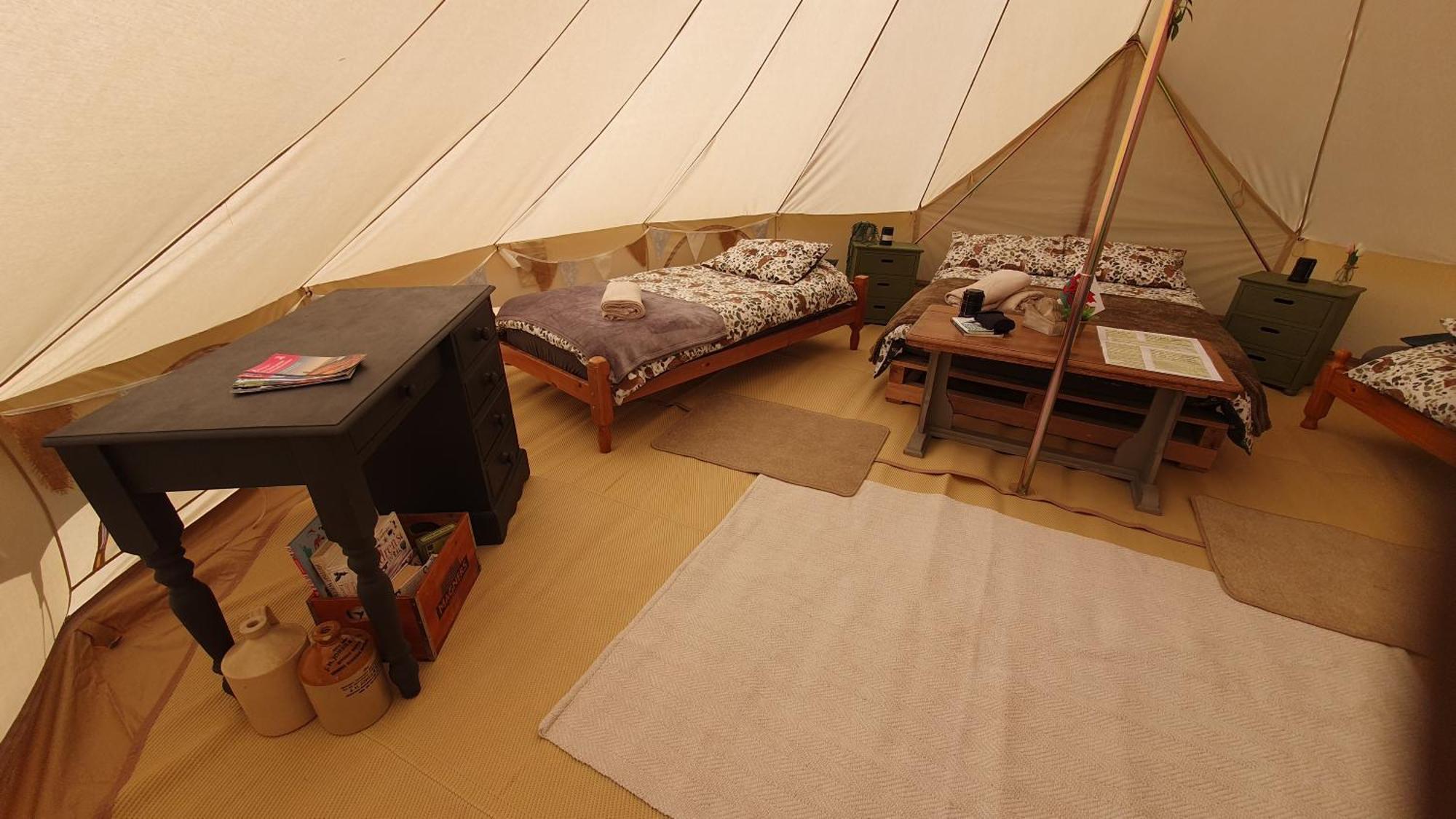 Готель Calon Y Goedwig Glamping Лландовері Екстер'єр фото