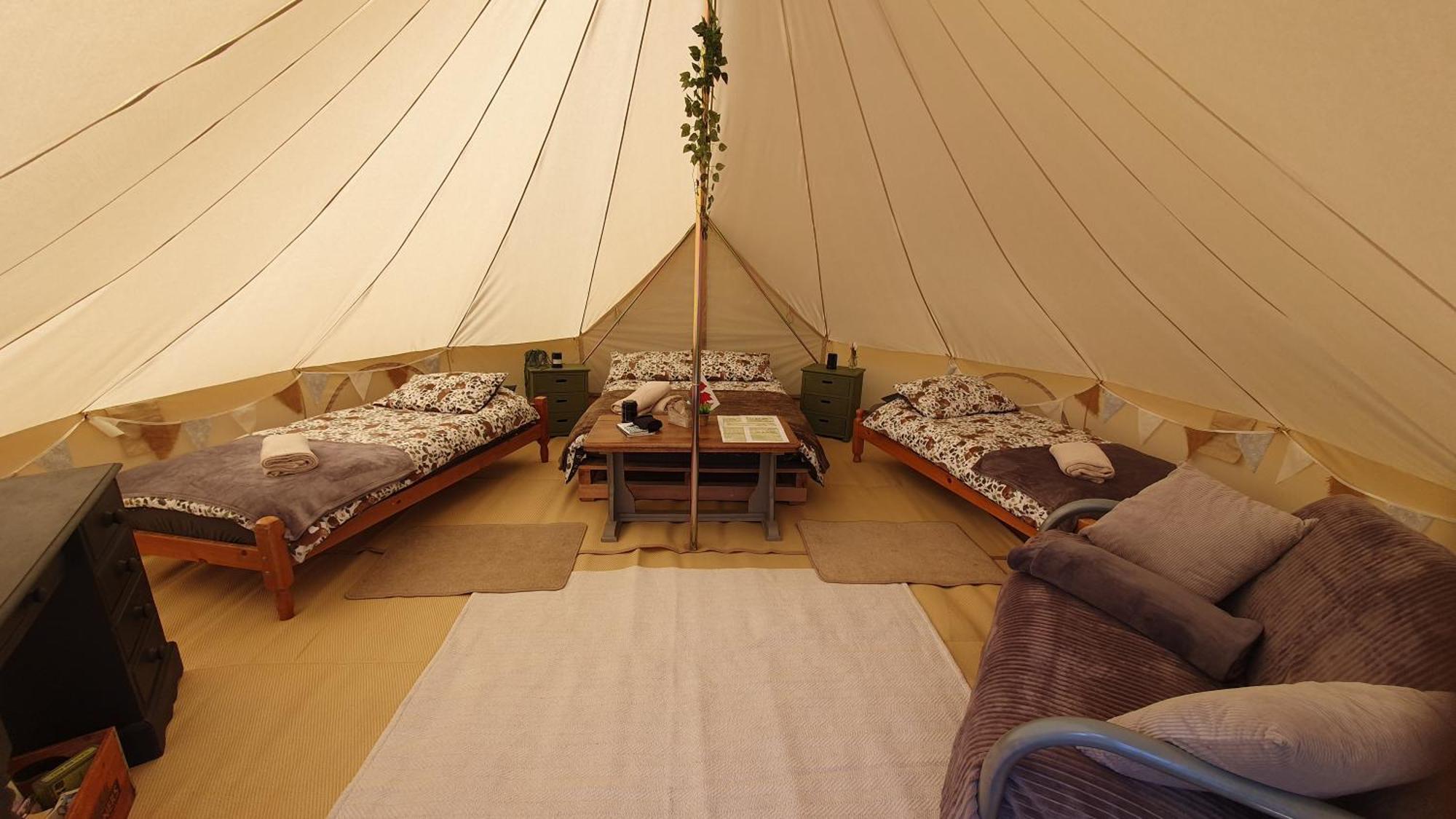 Готель Calon Y Goedwig Glamping Лландовері Екстер'єр фото